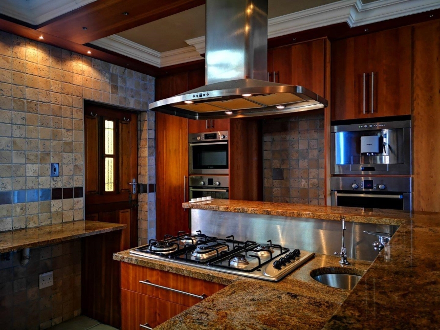 5 Bedroom Property for Sale in Menkenkop Western Cape